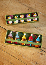 Load image into Gallery viewer, Set of 5 Hanging Felt Robin Decorations