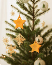 Load image into Gallery viewer, Set of 3 Scented Warm Spice Wax Melt Christmas Ornaments