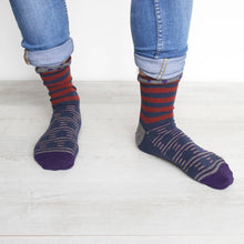 Load image into Gallery viewer, Men&#39;s Bring Beer Socks