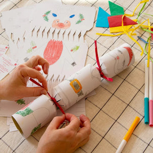 Make Your Own Christmas Crackers & Place Cards - 8 Pack